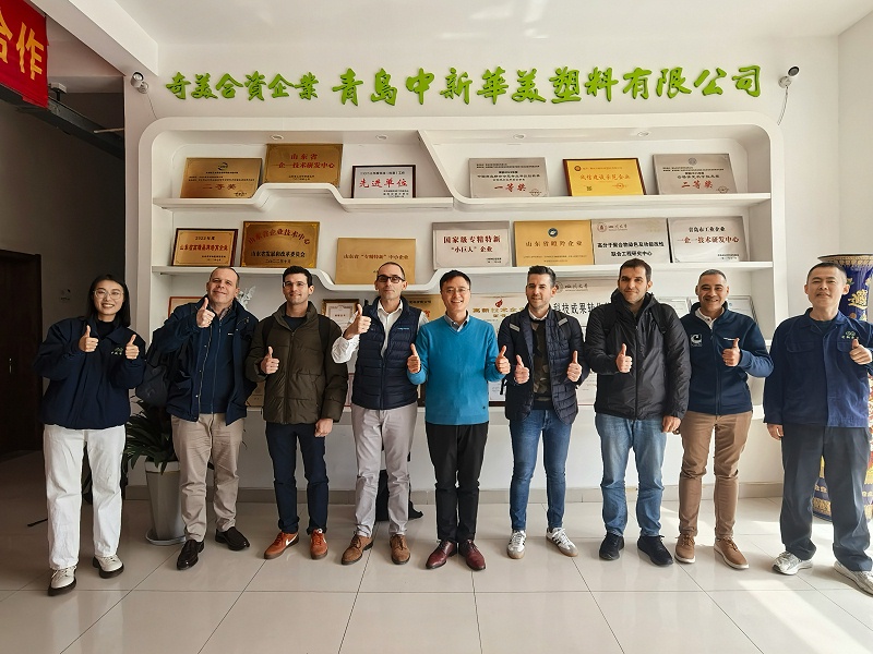 西班牙汽車注塑廠客戶來廠參觀考察---青島中新華美塑料有限公司