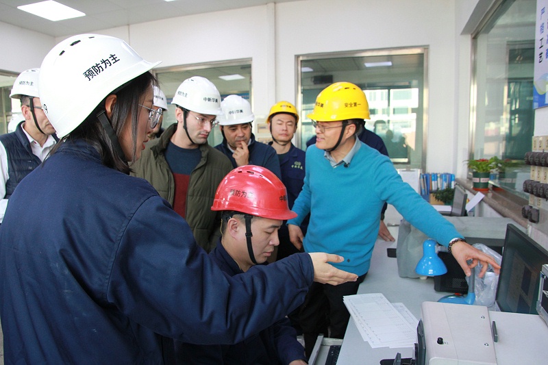 西班牙汽車注塑廠參觀生產一線---青島中新華美塑料有限公司